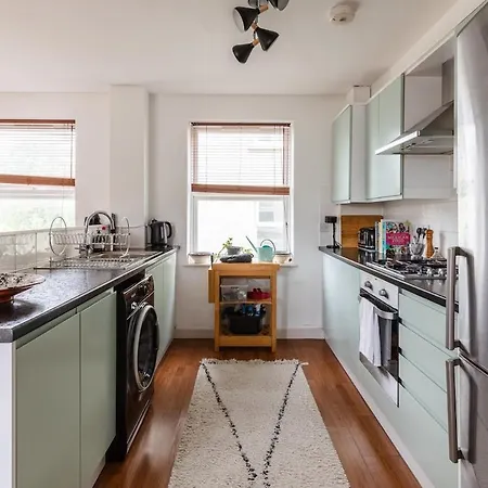 Ashfield Mews - Spacious & Stylish 2-bedroom Flat Close To Centre Bristol