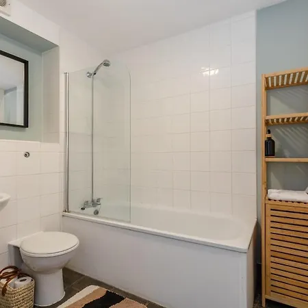 Apartment Ashfield Mews - Spacious & Stylish 2-bedroom Flat Close To Centre *