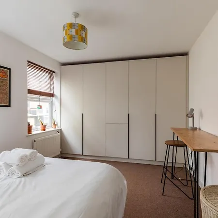 Apartment Ashfield Mews - Spacious & Stylish 2-bedroom Flat Close To Centre *