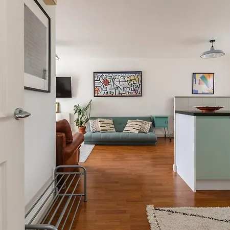 Ashfield Mews - Spacious & Stylish 2-bedroom Flat Close To Centre Apartment