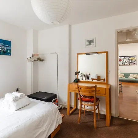 Ashfield Mews - Spacious & Stylish 2-bedroom Flat Close To Centre *