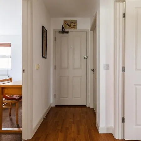 Apartment Ashfield Mews - Spacious & Stylish 2-bedroom Flat Close To Centre