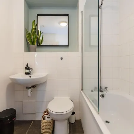 Ashfield Mews - Spacious & Stylish 2-bedroom Flat Close To Centre Apartment *