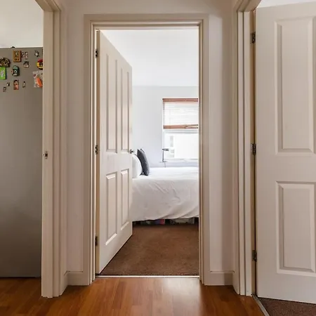 Apartment Ashfield Mews - Spacious & Stylish 2-bedroom Flat Close To Centre *